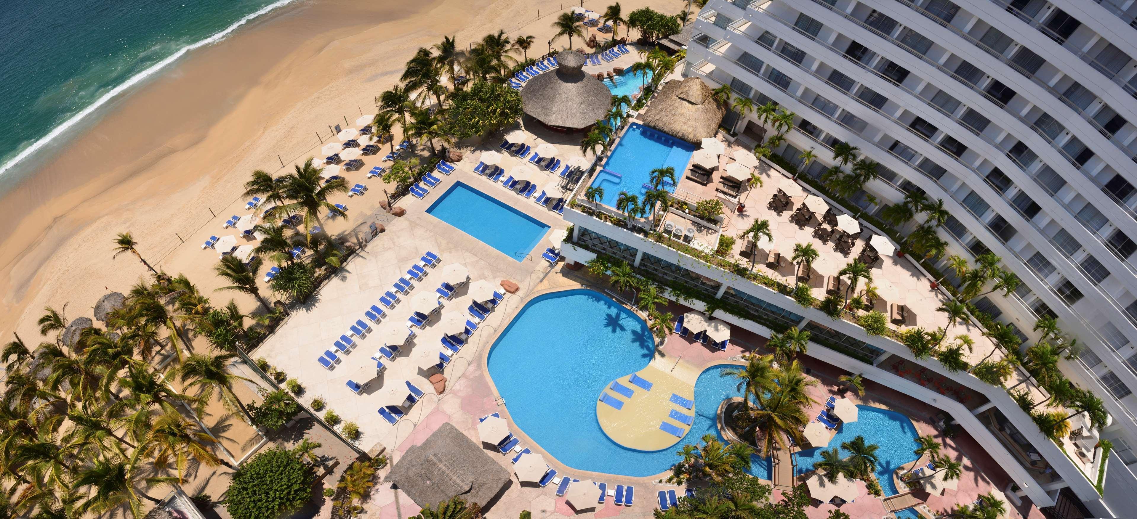 Hs Hotsson Hotel Acapulco Exterior photo Aerial view of the pool area